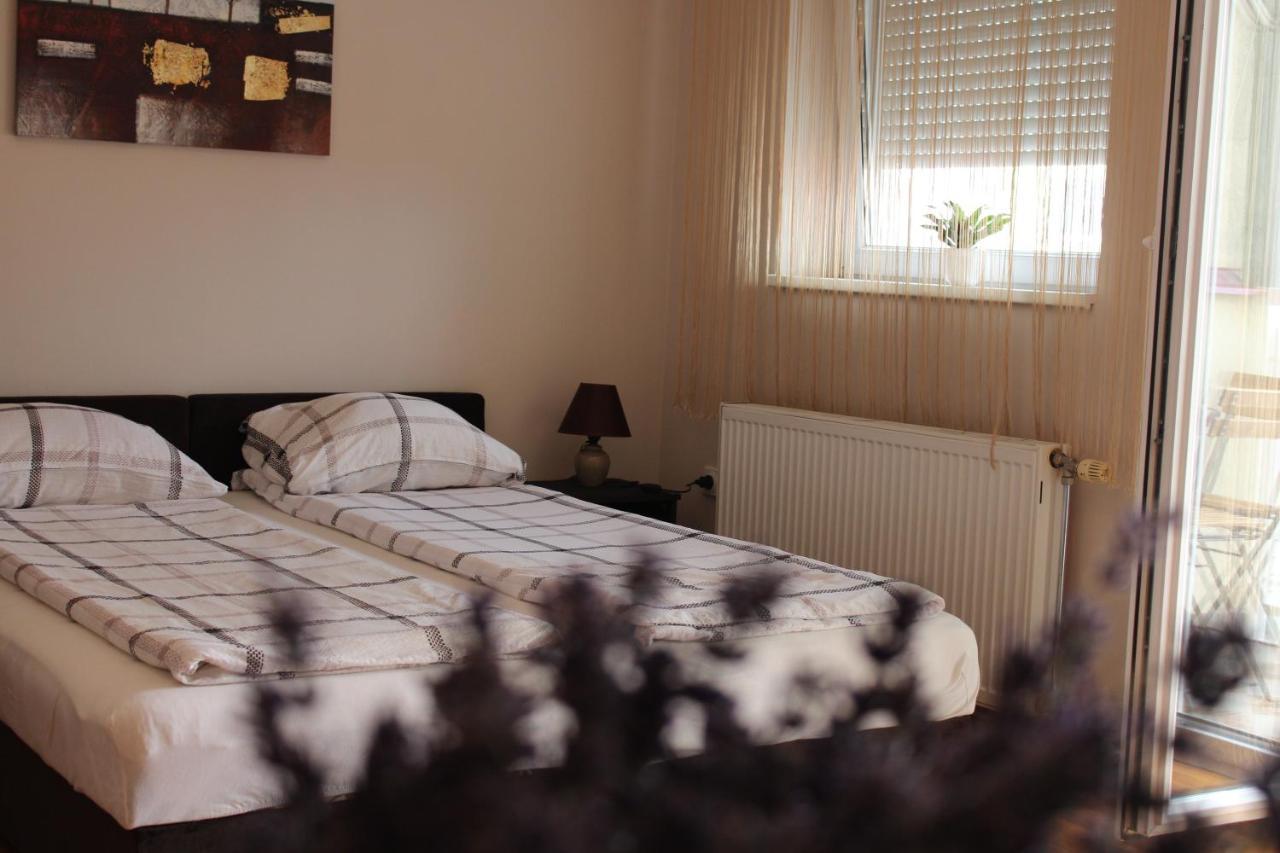 Momo'S Studio Apartment Subotica Buitenkant foto