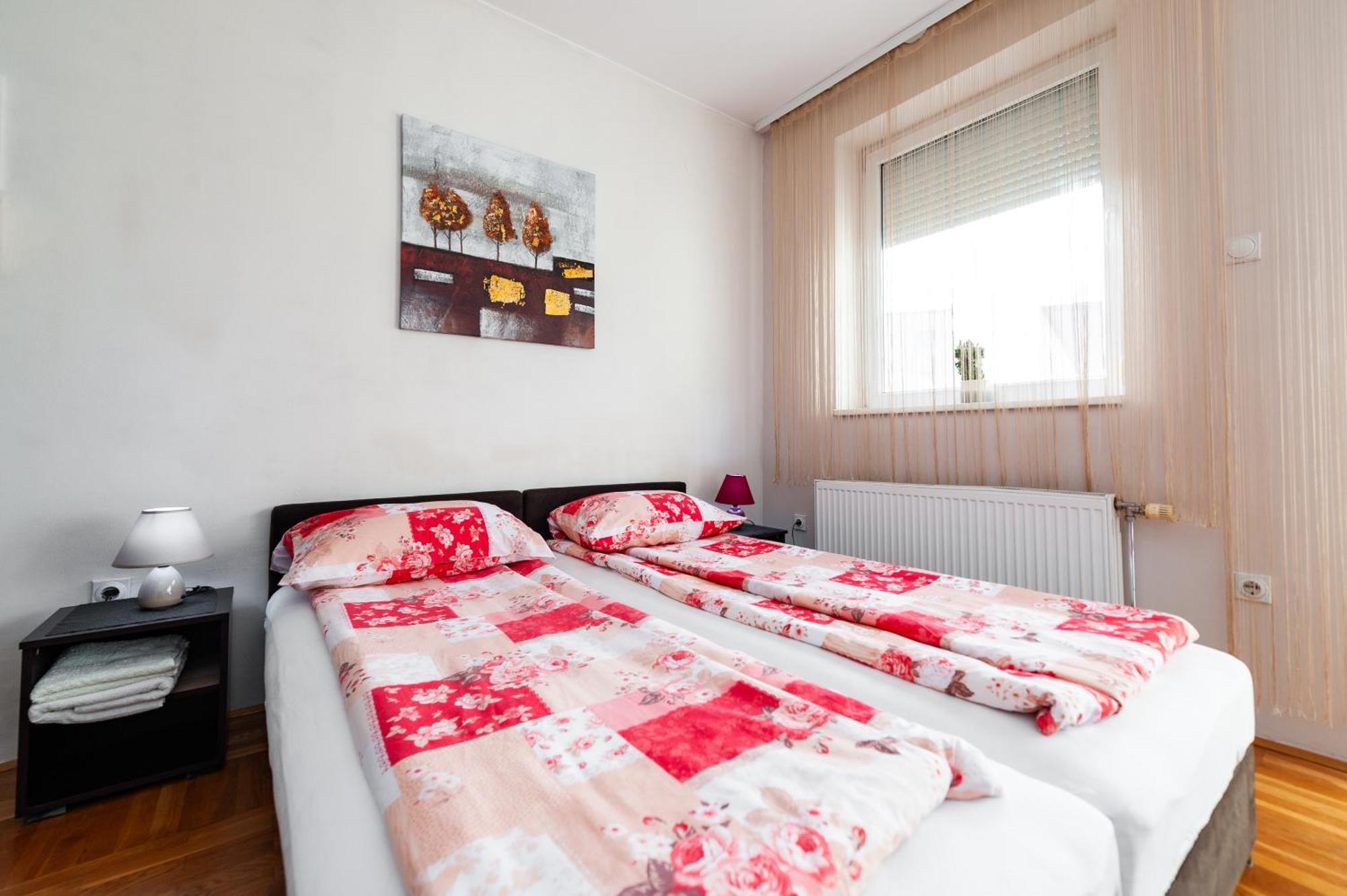 Momo'S Studio Apartment Subotica Buitenkant foto