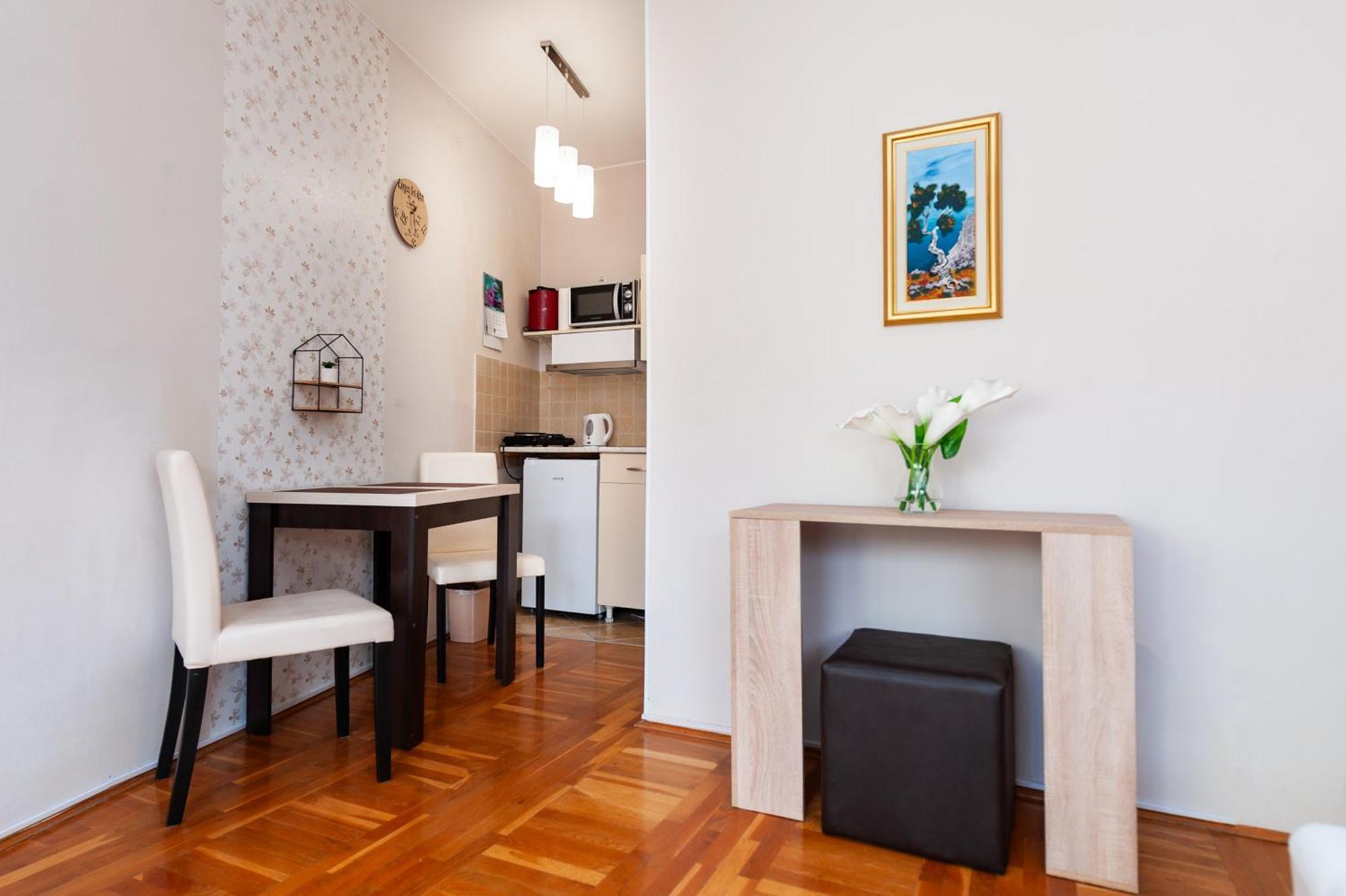 Momo'S Studio Apartment Subotica Buitenkant foto