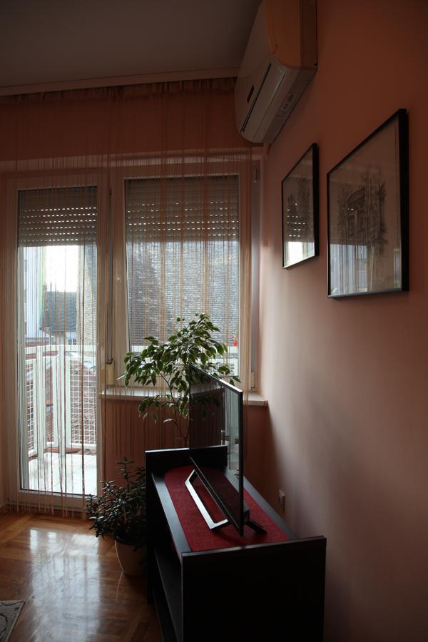 Momo'S Studio Apartment Subotica Buitenkant foto